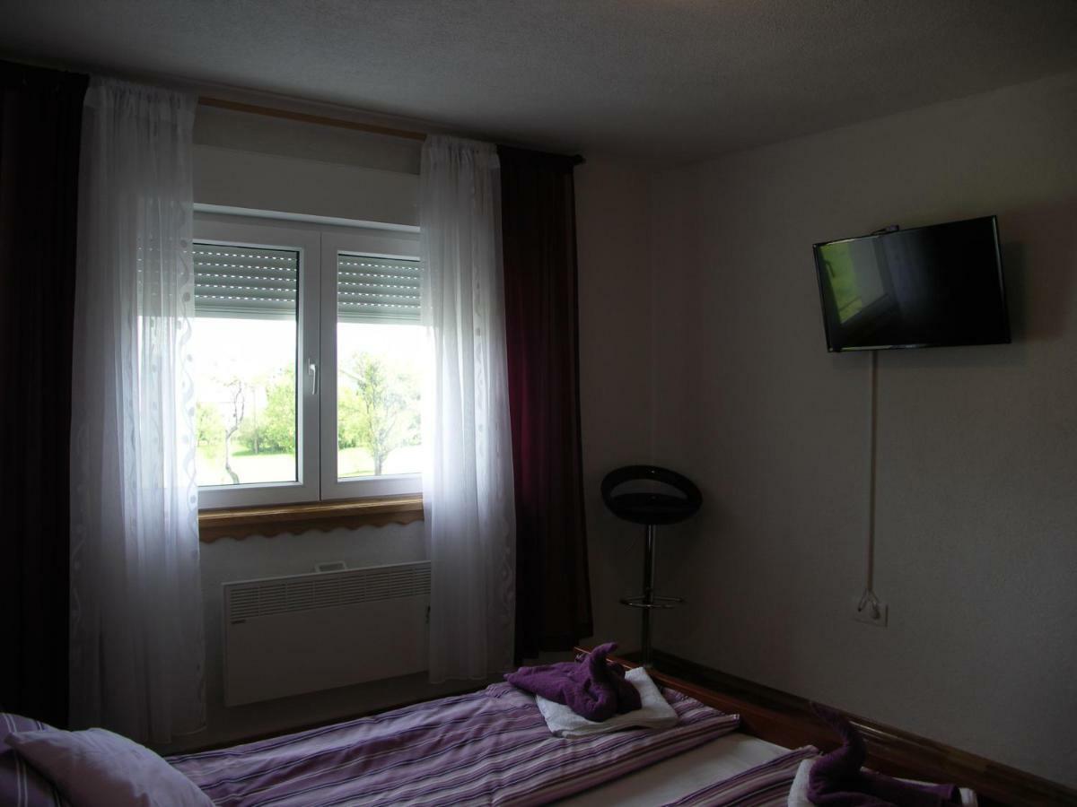 Apartments Zegarac House Korenica Exterior foto